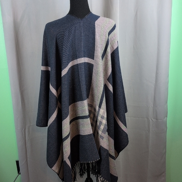 Arianne Blue and Pink Geometric Wrap Blanket One Size - Picture 3 of 6